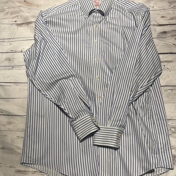 Brooks Brothers Dress Shirts Size 16 1/2-35 Lot of 3 Preowned - Picture 6 of 7